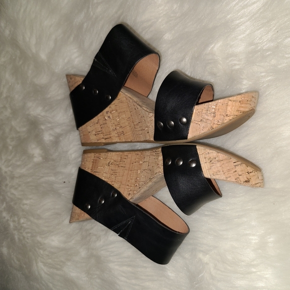 Lucky Brand Size 11 M Black Leather Wedge Sandals - Picture 2 of 6